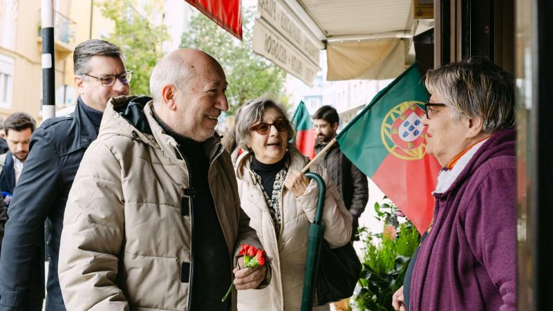 Contacto com a população em Almada