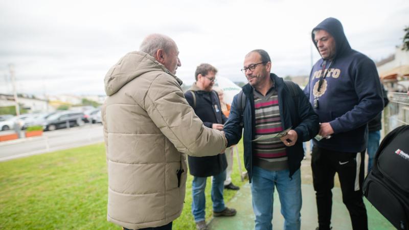 Contacto com trabalhadores da AAPICO